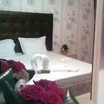 Apart Otel La Piazza & 4*