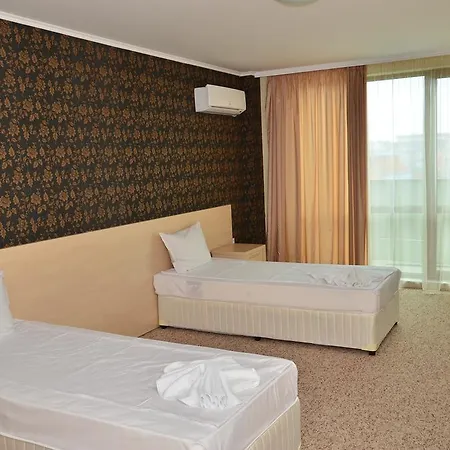 La Piazza & Aparthotel 4*