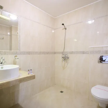 La Piazza & شقة فندقية 3*