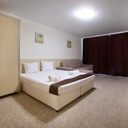La Piazza & Aparthotel 3*