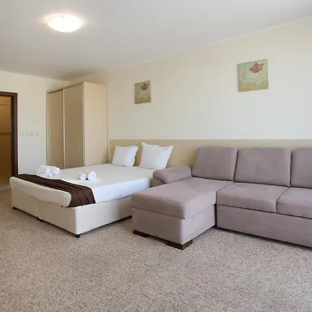 Aparthotel La Piazza &