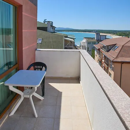 La Piazza & Hotel de apartamente Primorsko