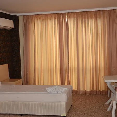 La Piazza & Aparthotel 4*