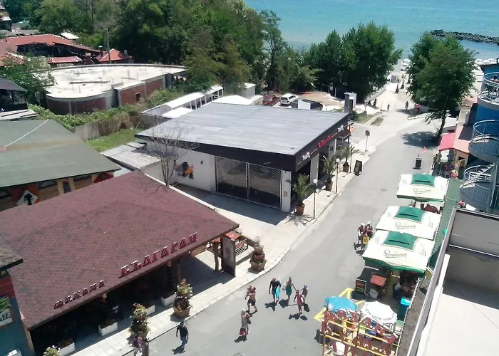 La Piazza & 아파트호텔 프리모르스코