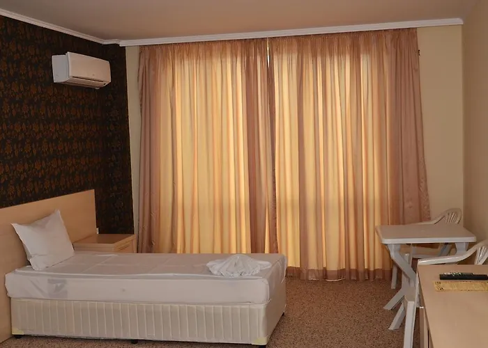 La Piazza & Aparthotel 4*